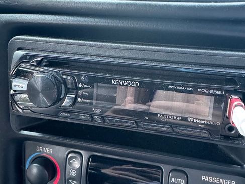 Used 2001 Chevrolet Corvette Coupe w/ Preferred Equipment Group2 image 8