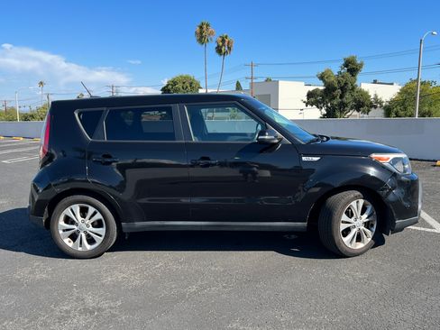 Used 2014 Kia Soul + image 5
