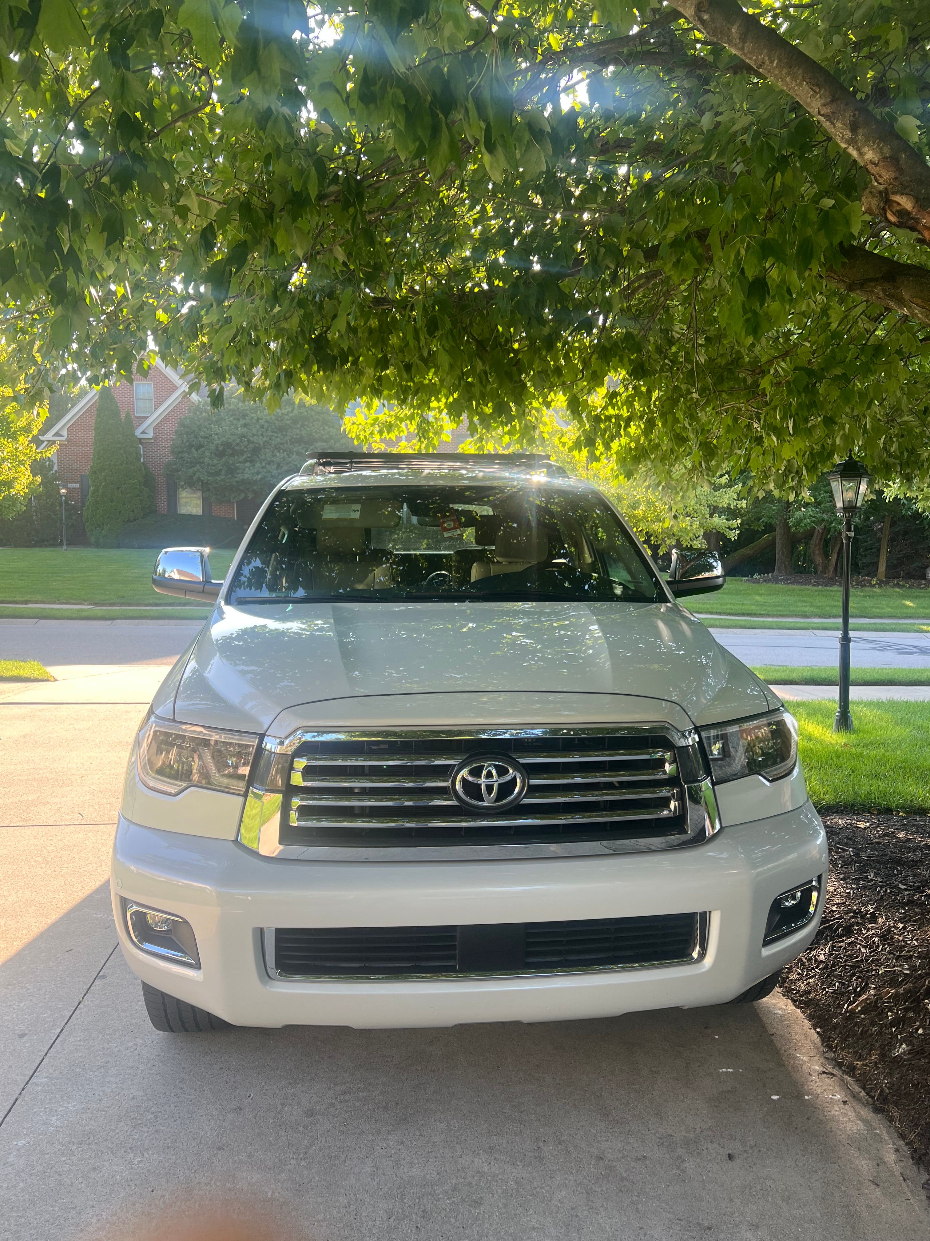 Used 2022 Toyota Sequoia Platinum AWD/4WD image 1