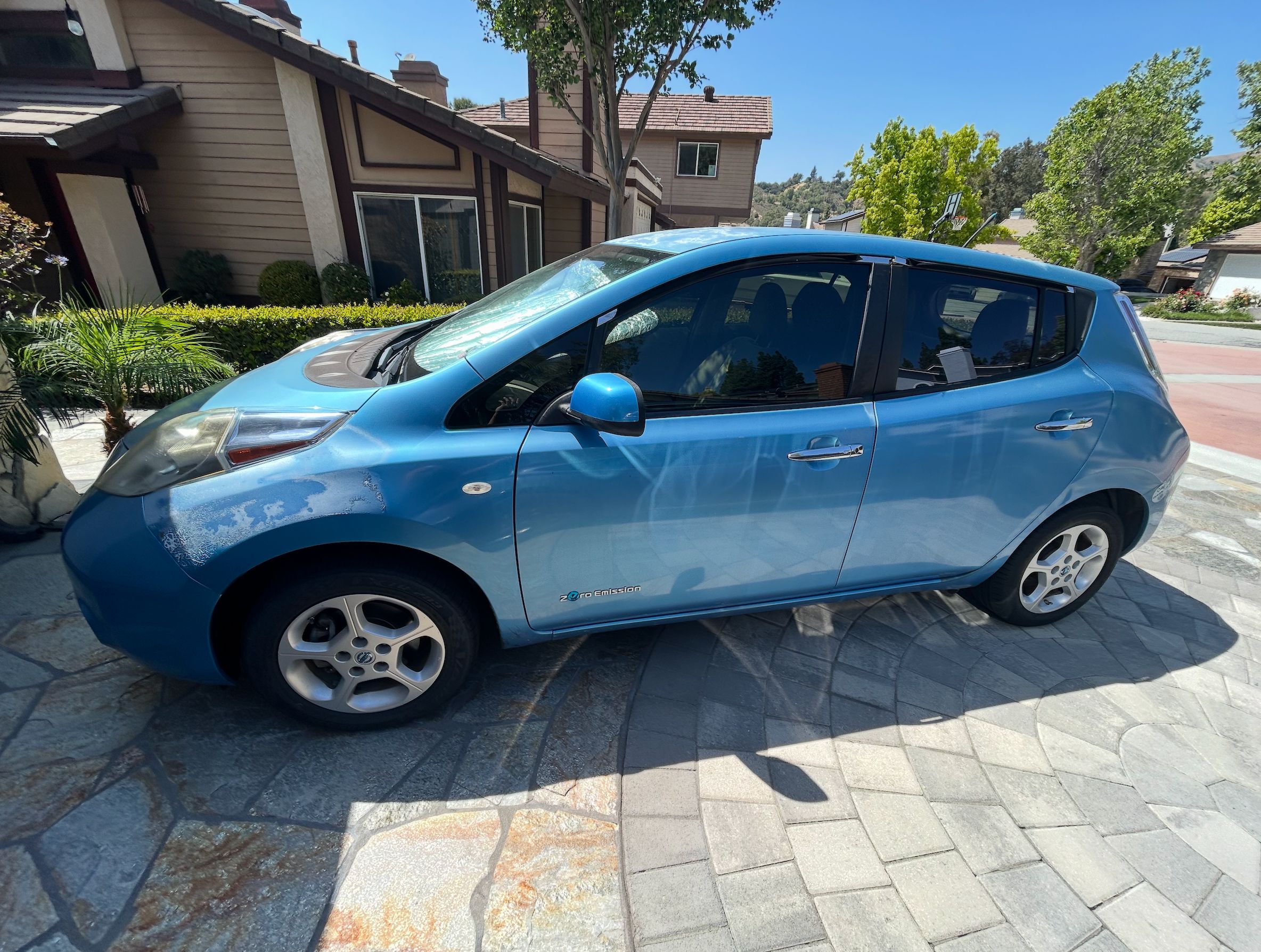 Used 2011 Nissan Leaf SV FWD image 5