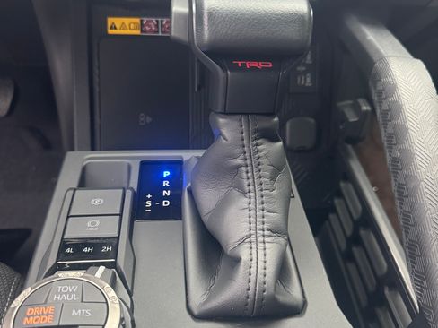 Used 2025 Toyota 4Runner 4WD image 6