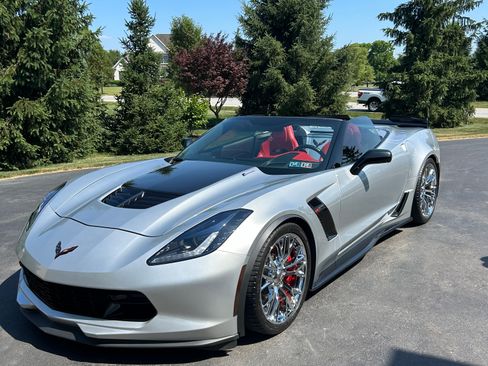 Used 2016 Chevrolet Corvette Z06 w/ 3LZ Preferred Equipment Group RWD image 1