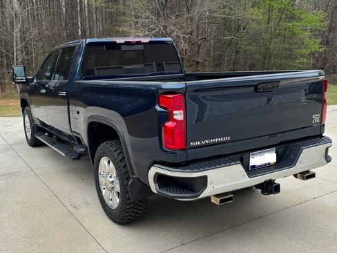 Used 2021 Chevrolet Silverado 2500 LTZ w/ LTZ Premium Package image 8