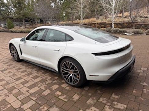 Used 2021 Porsche Taycan 4S image 6