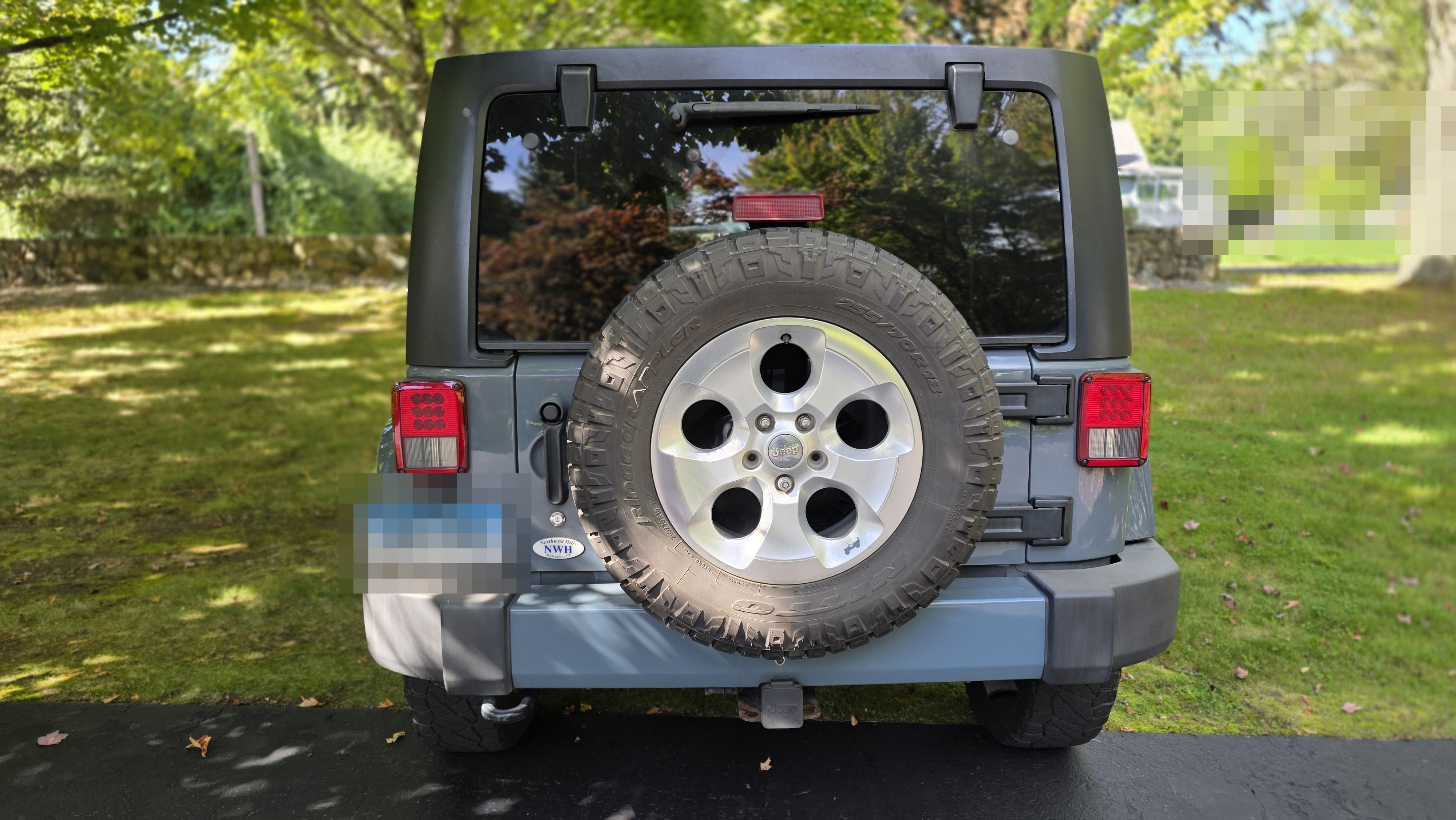 Used 2015 Jeep Wrangler Unlimited Sahara w/ Connectivity Group AWD/4WD image 9