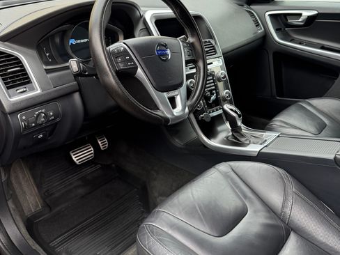 Used 2016 Volvo XC60 T6 R-Design Platinum w/ Climate Package image 13