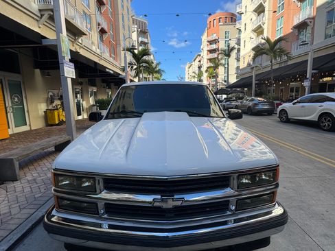 Used 1998 Chevrolet Tahoe 4WD 2-Door w/ Preferred Equipment Group 2 image 6