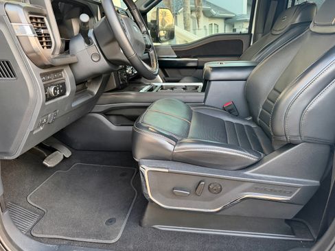Used 2024 Ford F250 Platinum image 19