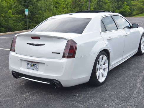 Used 2012 Chrysler 300 SRT8 w/ 19-Premium Speaker Group RWD image 5