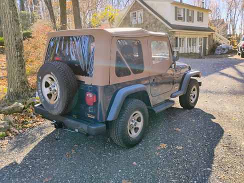Used 1997 Jeep Wrangler SE image 2