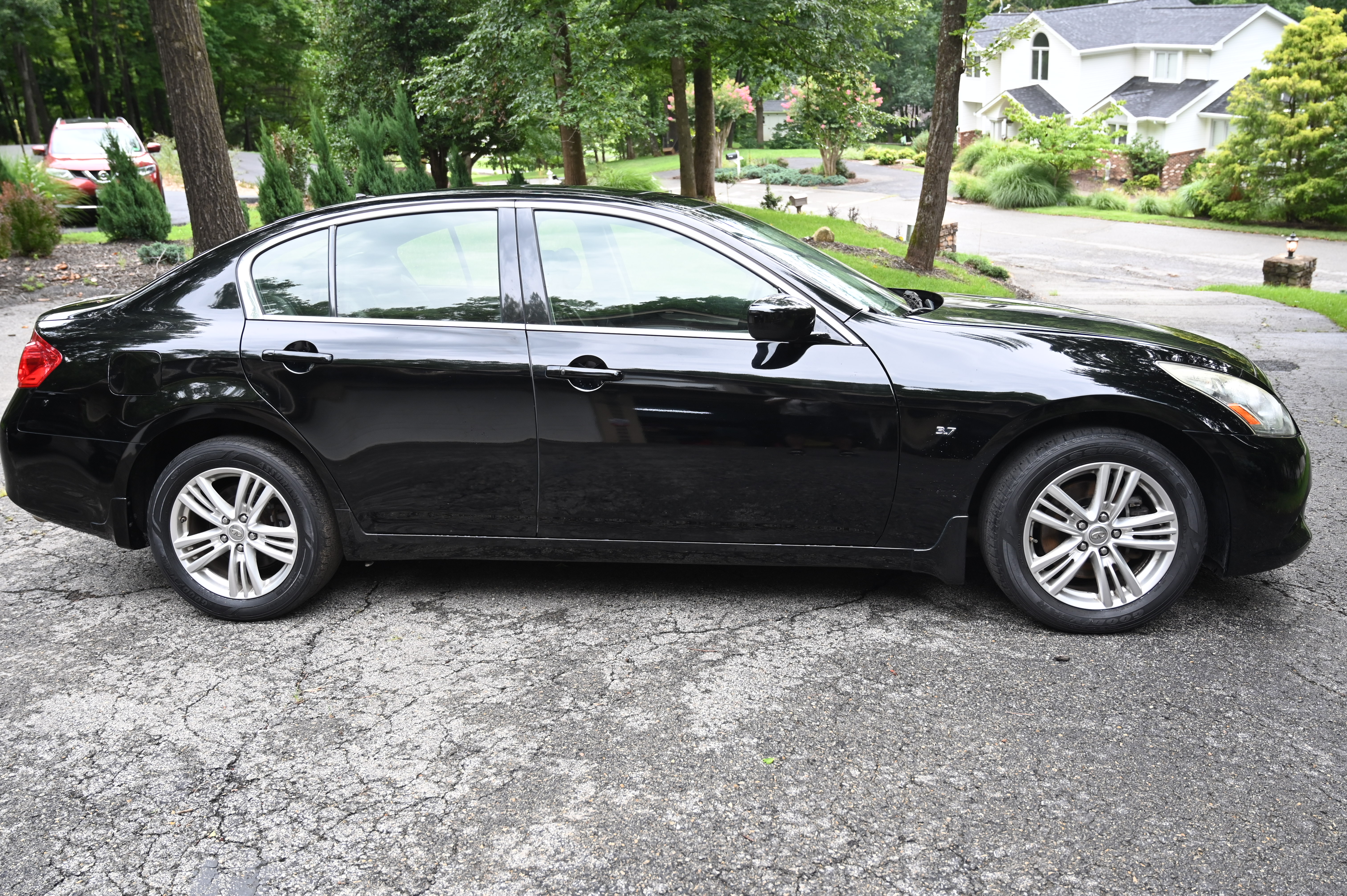 Used 2015 INFINITI Q40 AWD w/ Moonroof Package image 1