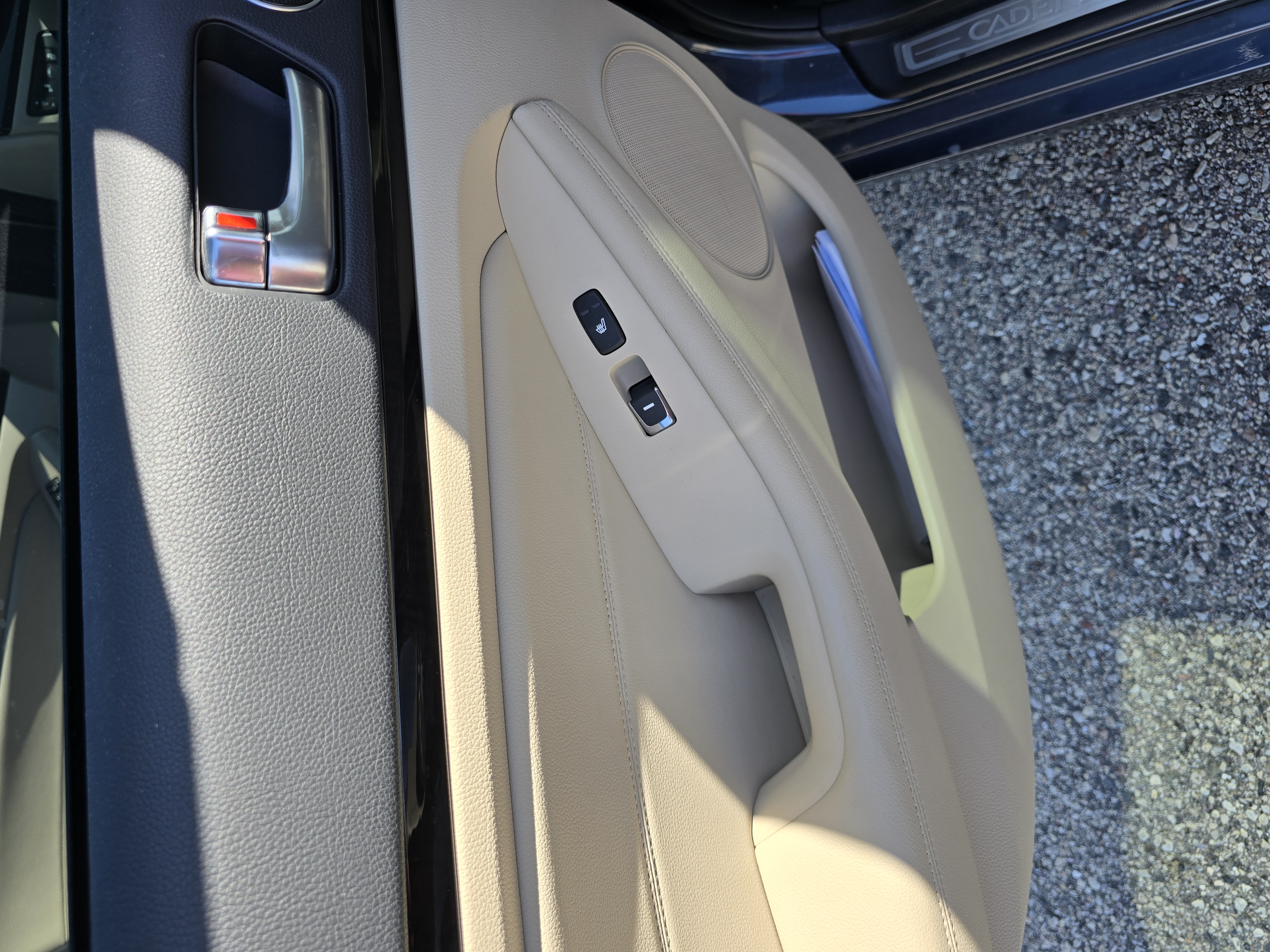 Used 2015 Kia Cadenza Premium w/ Technology Package FWD image 5