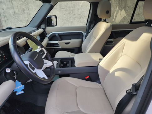 Used 2023 Land Rover Defender 130 S image 10