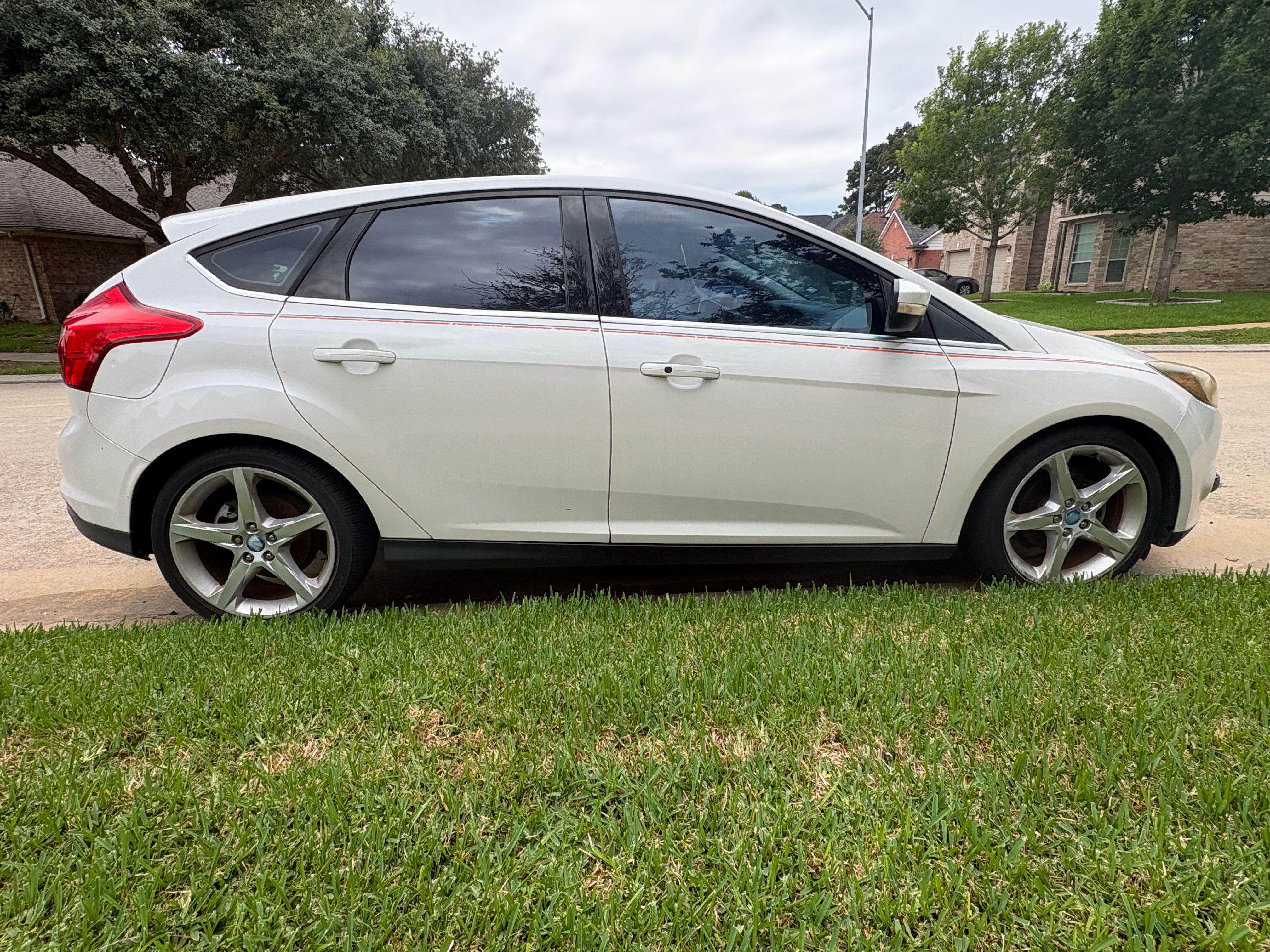 Used 2013 Ford Focus Titanium w/ Titanium Handling Pkg FWD image 5