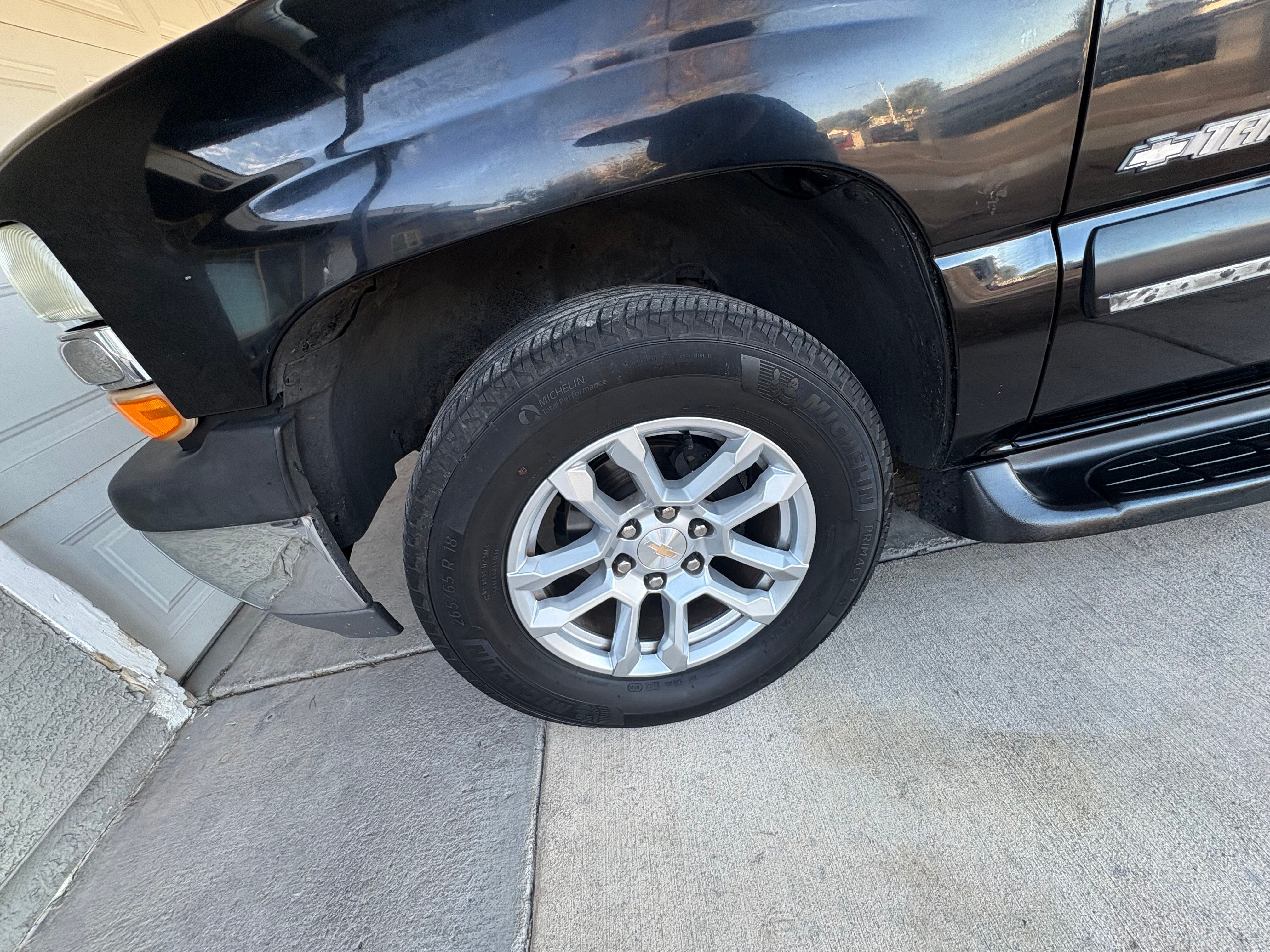 Used 2001 Chevrolet Tahoe LS w/ LS Preferred Equipment Group RWD image 6