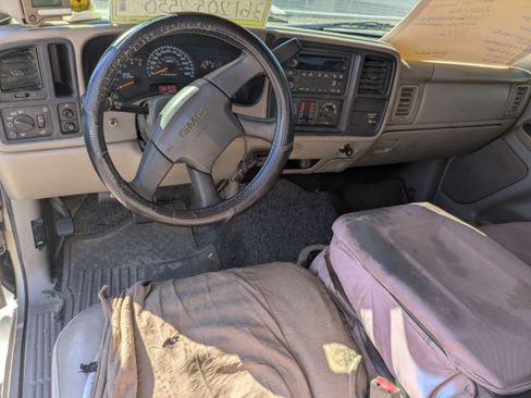 Used 2006 GMC Sierra 3500 SLE w/ Heavy-Duty Power Package image 6