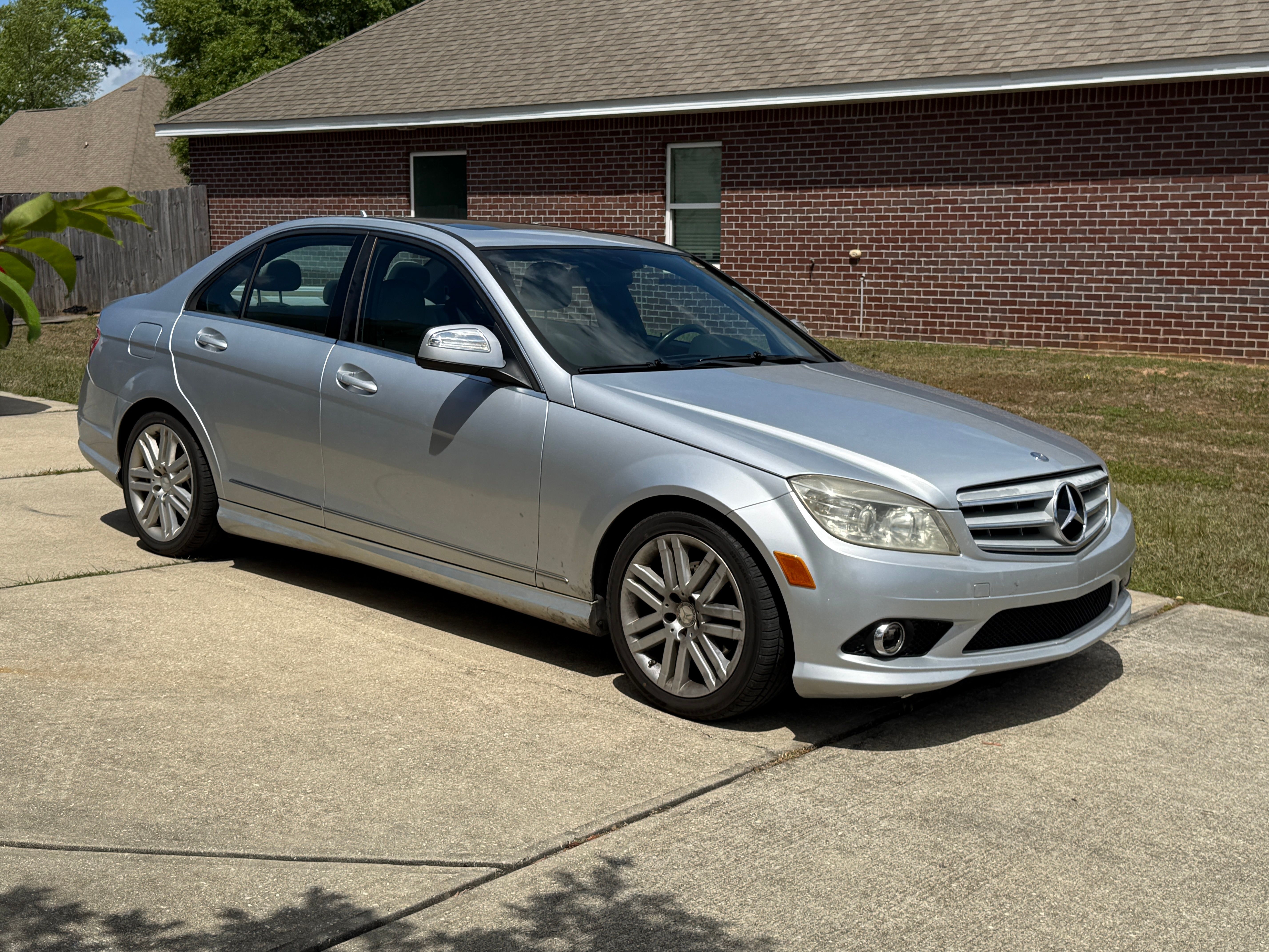 Used 2009 Mercedes-Benz C 300 Sedan image 11