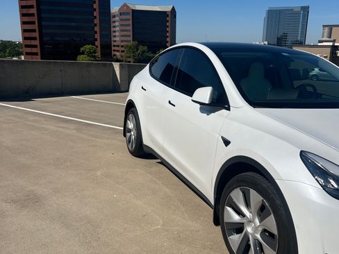Used 2021 Tesla Model Y Long Range image 5