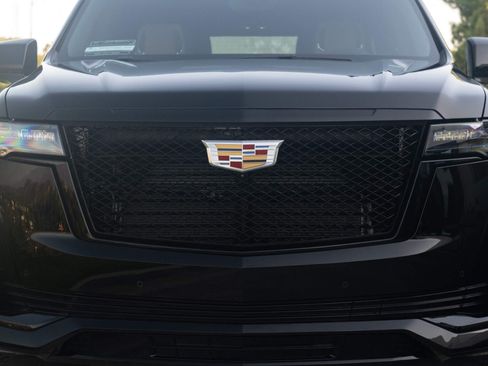 Used 2022 Cadillac Escalade ESV Sport w/ Touring Package RWD image 2