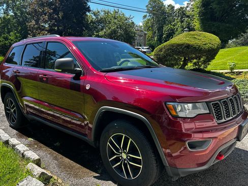 Used 2017 Jeep Grand Cherokee Trailhawk AWD/4WD image 14