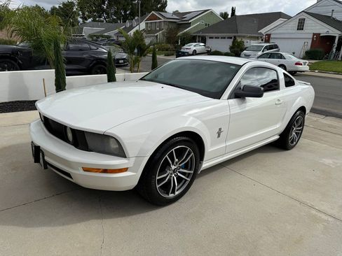 Used 2008 Ford Mustang Premium image 4