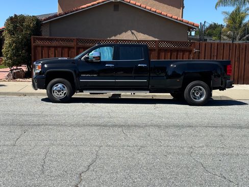 Used 2017 GMC Sierra 3500 Denali w/ Duramax Plus Package AWD/4WD image 4