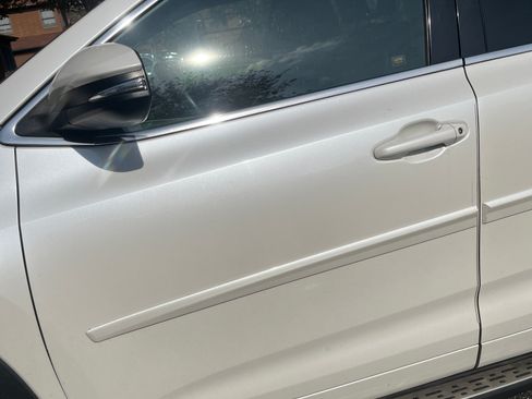 Used 2017 Toyota Highlander XLE image 4