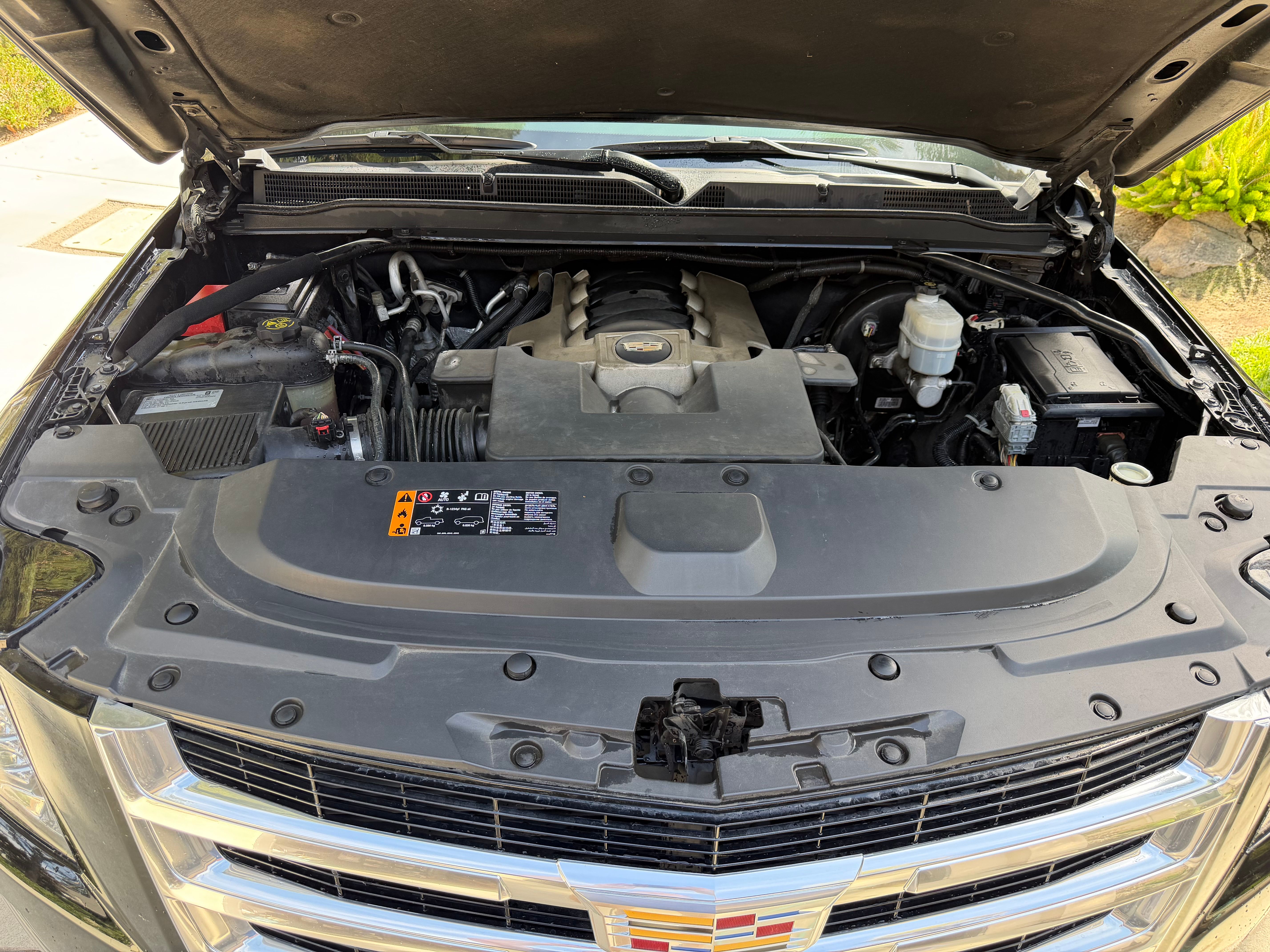 Used 2019 Cadillac Escalade ESV Premium Luxury AWD/4WD image 16