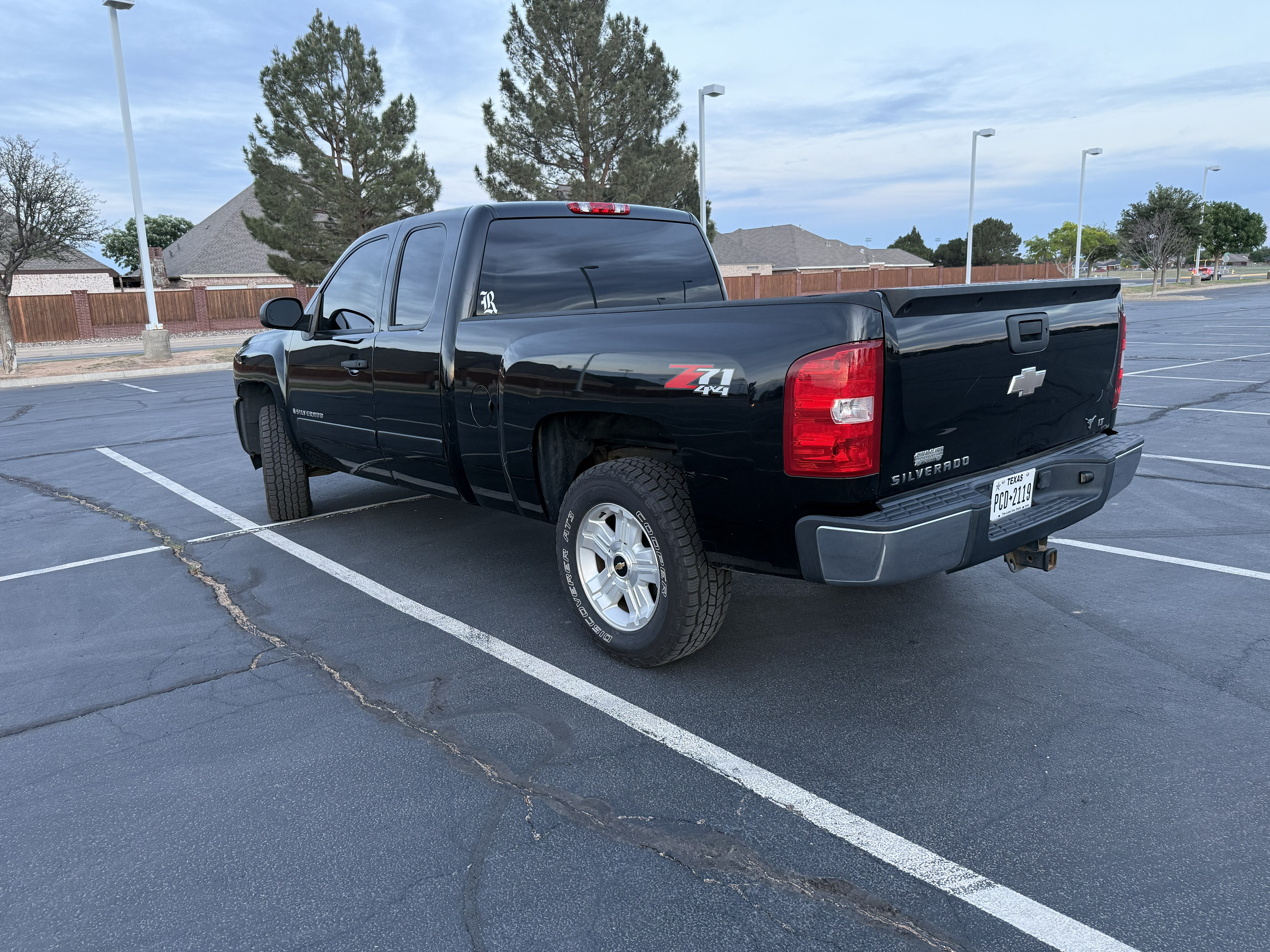 Used 2008 Chevrolet Silverado 1500 LT w/ Suspension Package, Off-Road AWD/4WD image 4