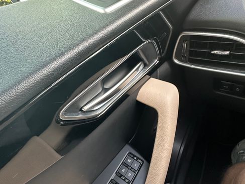 Used 2019 Jaguar F-PACE Premium image 13