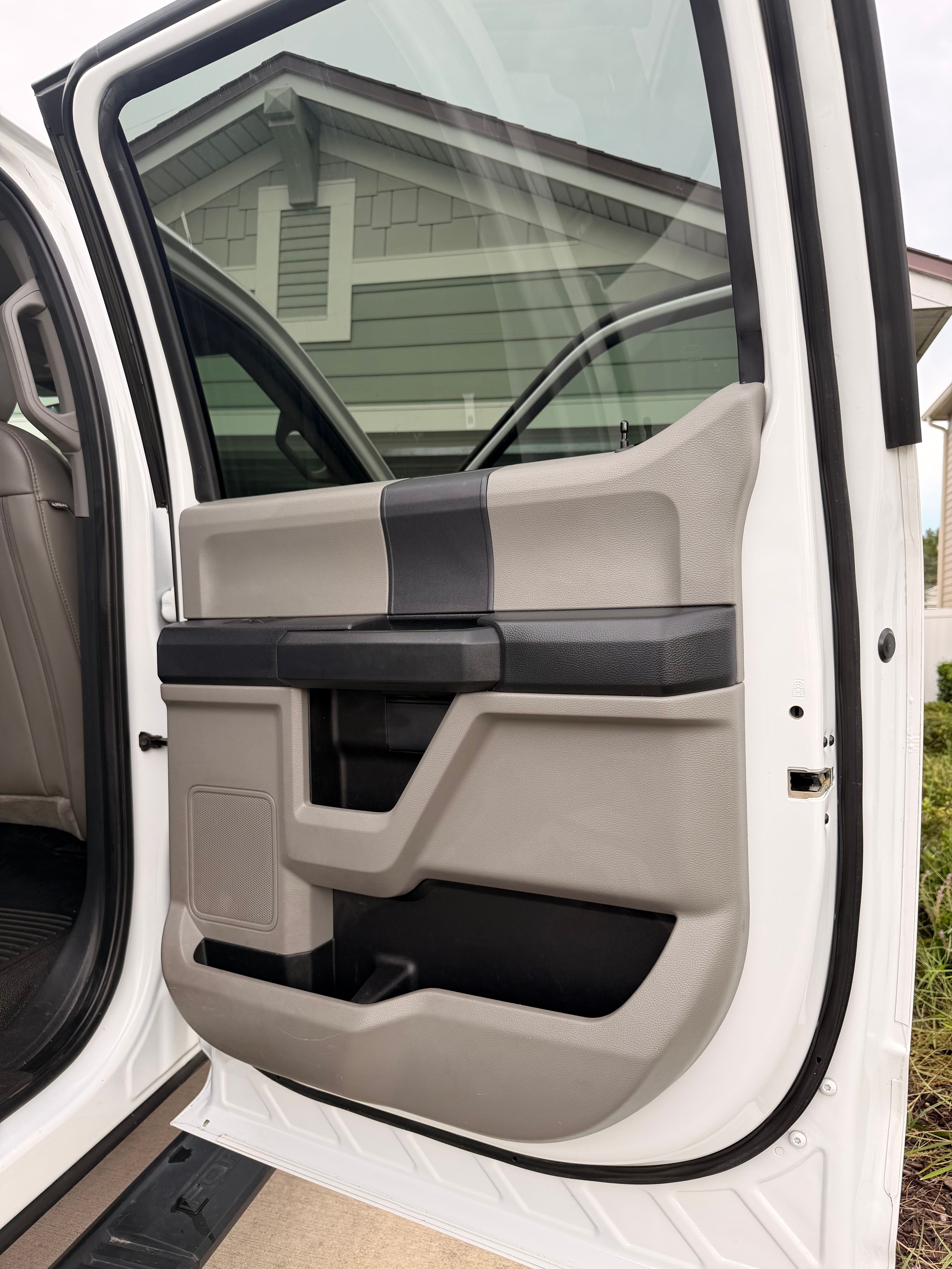 Used 2022 Ford F350 XL w/ STX Appearance Package AWD/4WD image 4