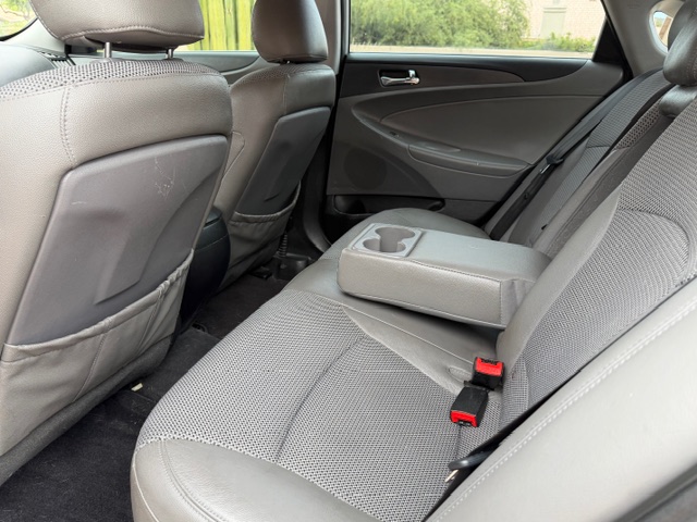 Used 2011 Hyundai Sonata SE w/ Navigation & Sunroof Pkg 4 FWD image 11