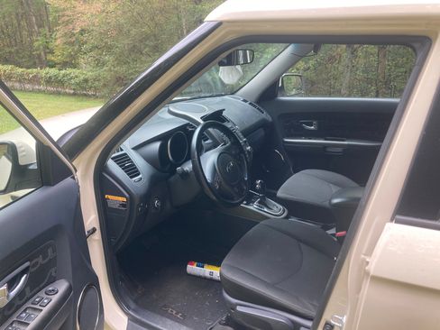 Used 2013 Kia Soul + w/ Audio Pkg image 9