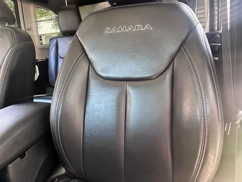 Used 2017 Jeep Wrangler Unlimited Sahara w/ Max Tow Package AWD/4WD image 17