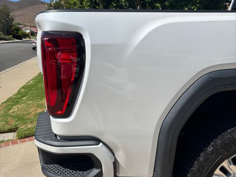 Used 2023 GMC Sierra 2500 Denali w/ Denali Ultimate Package AWD/4WD image 17