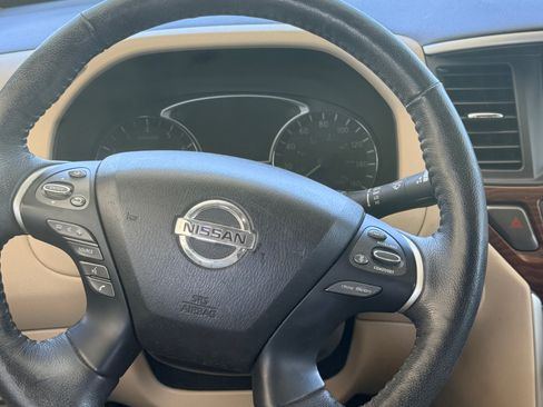 Used 2020 Nissan Pathfinder Platinum FWD image 8