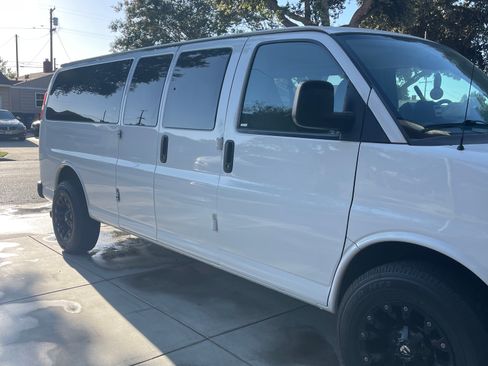 Used 2015 Chevrolet Express 3500 LT w/ LT Preferred Equipment Group RWD image 11
