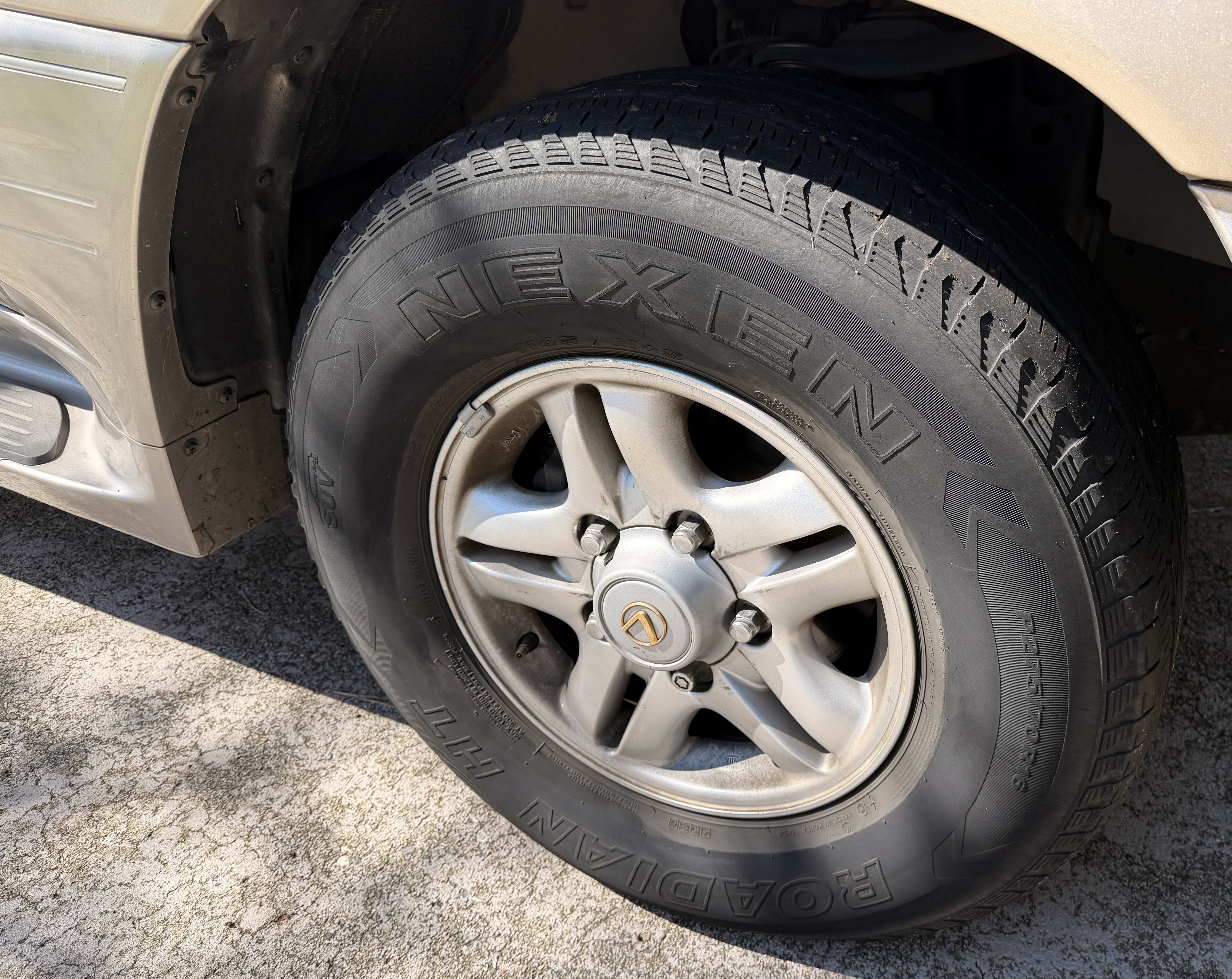 Used 2000 Lexus LX 470 4WD image 15