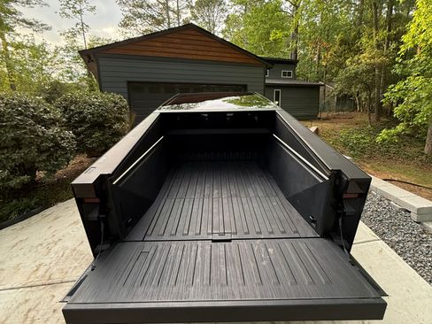 Used 2025 Tesla Cybertruck AWD Crew Cab image 11