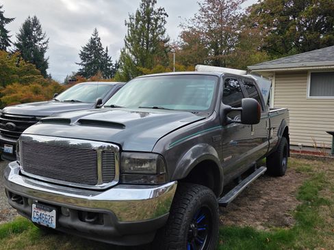 Used 2004 Ford F350 Lariat image 1