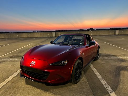 Used 2022 MAZDA MX-5 Miata Club w/ Interior Package RWD image 6