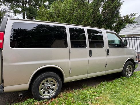 Used 2009 GMC Savana 1500 AWD Passenger w/ LT Preferred Equipment Group image 5