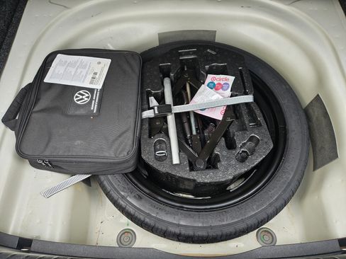 Used 2021 Volkswagen Jetta SE image 12