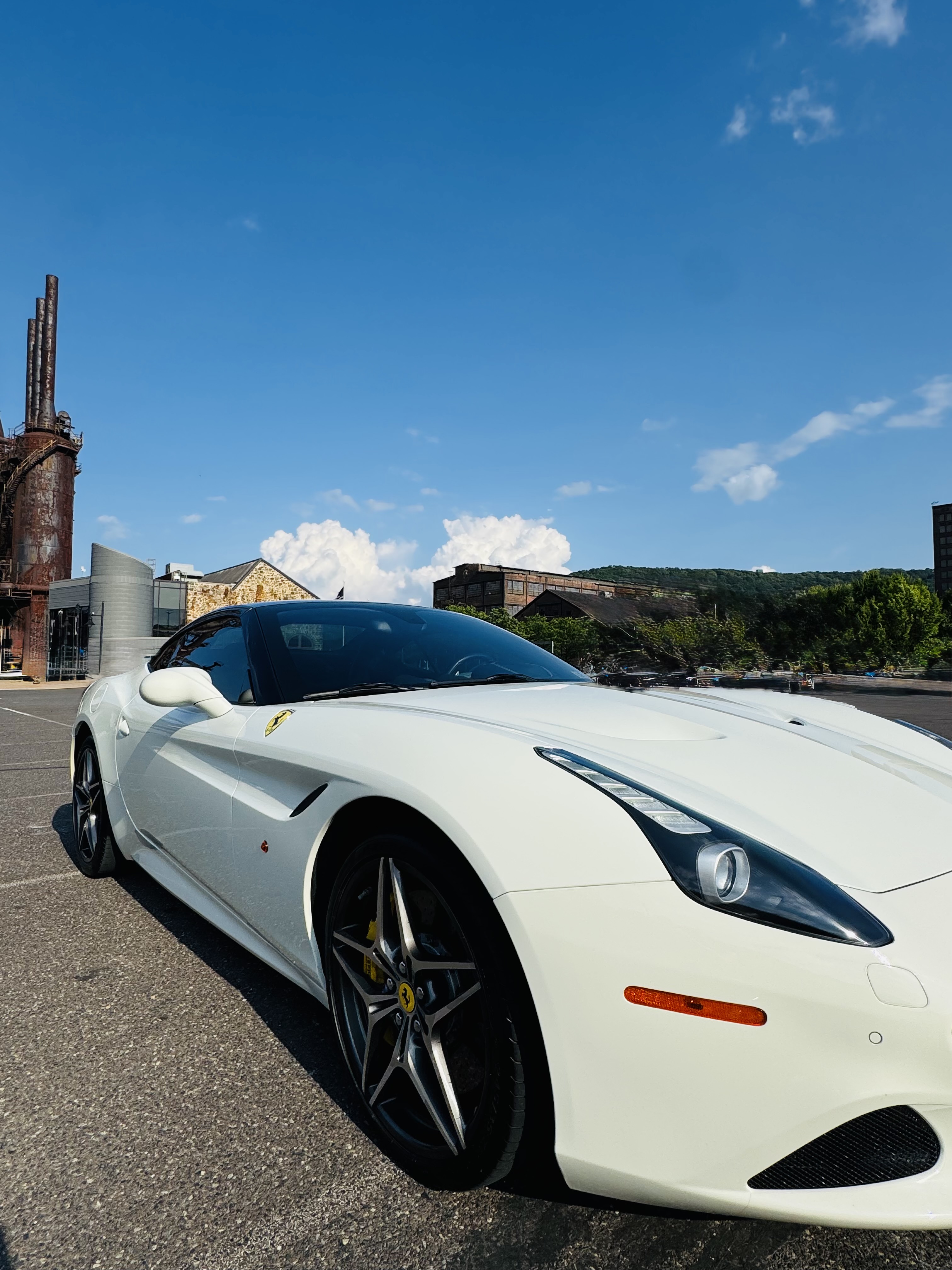 Used 2016 Ferrari California T RWD image 23