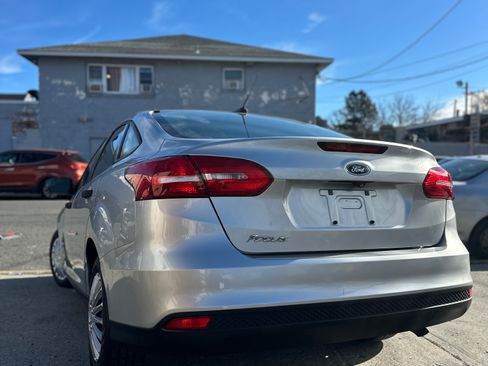 Used 2018 Ford Focus S image 9