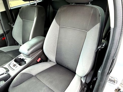 Used 2013 Ford Focus SE w/ SE Winter Pkg image 11