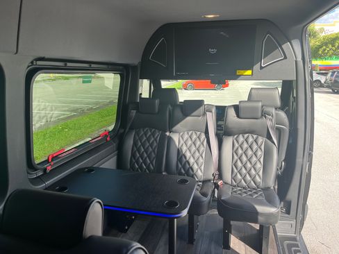Used 2022 Mercedes-Benz Sprinter 3500 image 19