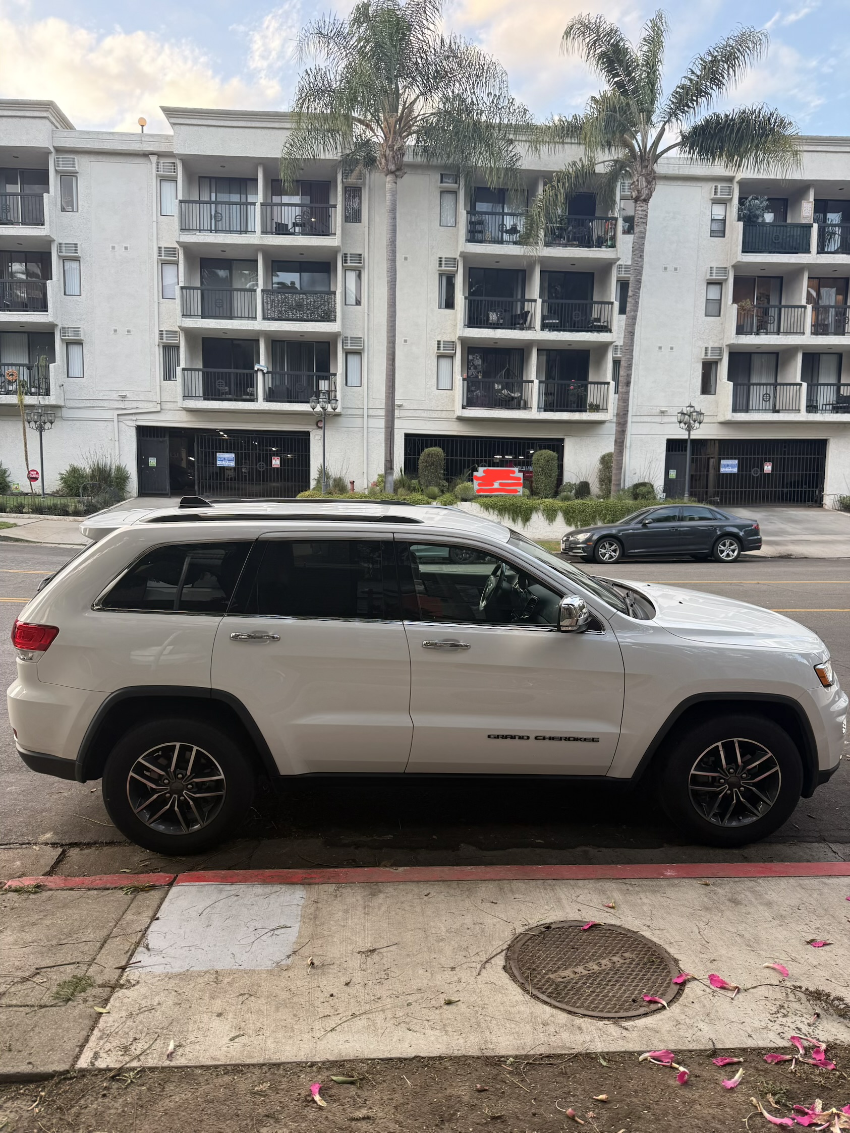 Used 2019 Jeep Grand Cherokee Limited RWD image 2