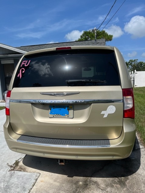 Used 2011 Chrysler Town & Country Touring-L w/ Trailer Tow Group FWD image 8