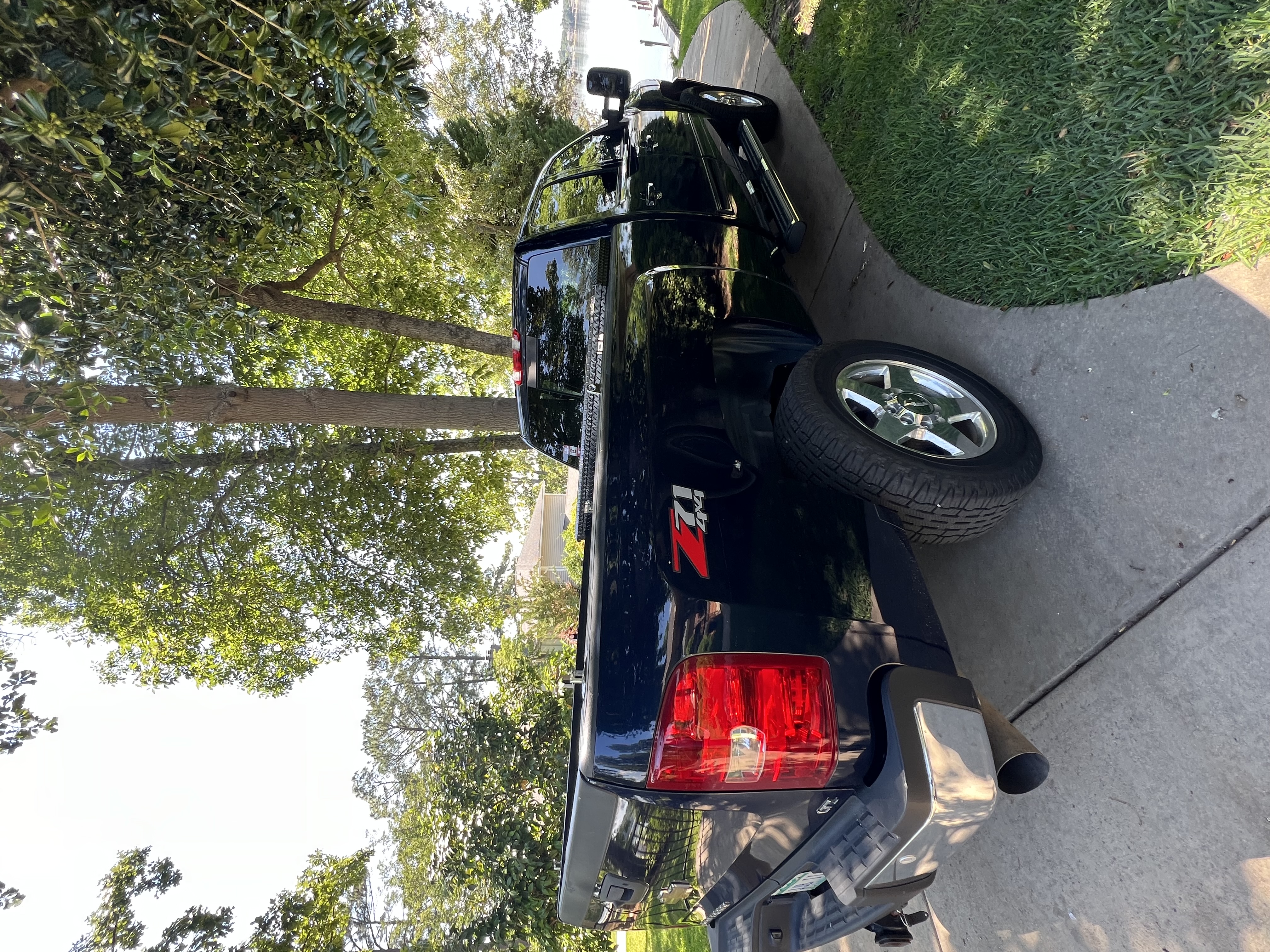 Used 2011 Chevrolet Silverado 2500 LTZ w/ LTZ Plus Package AWD/4WD image 11